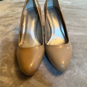 Zara Women's Tan Pumps
